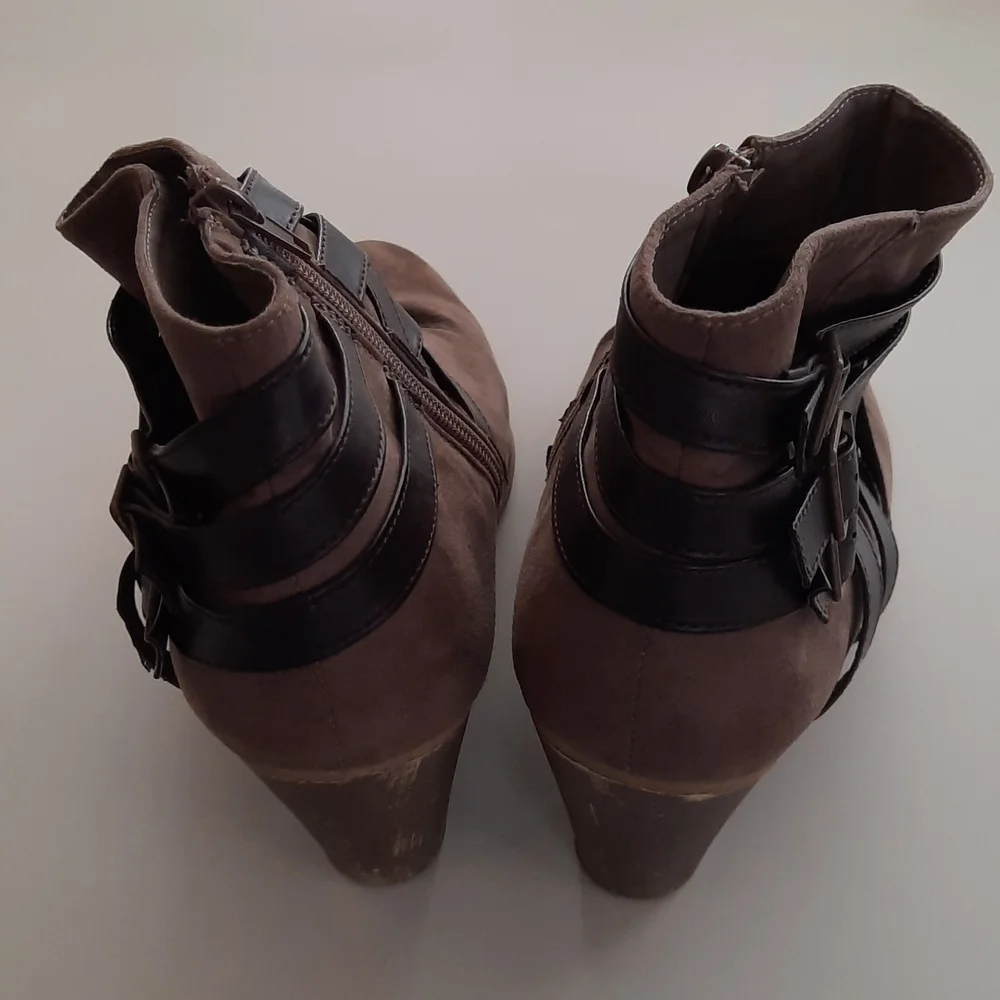 Ankle Shoes (Boots) - Size 10 (XL) - Picture 3 of 11